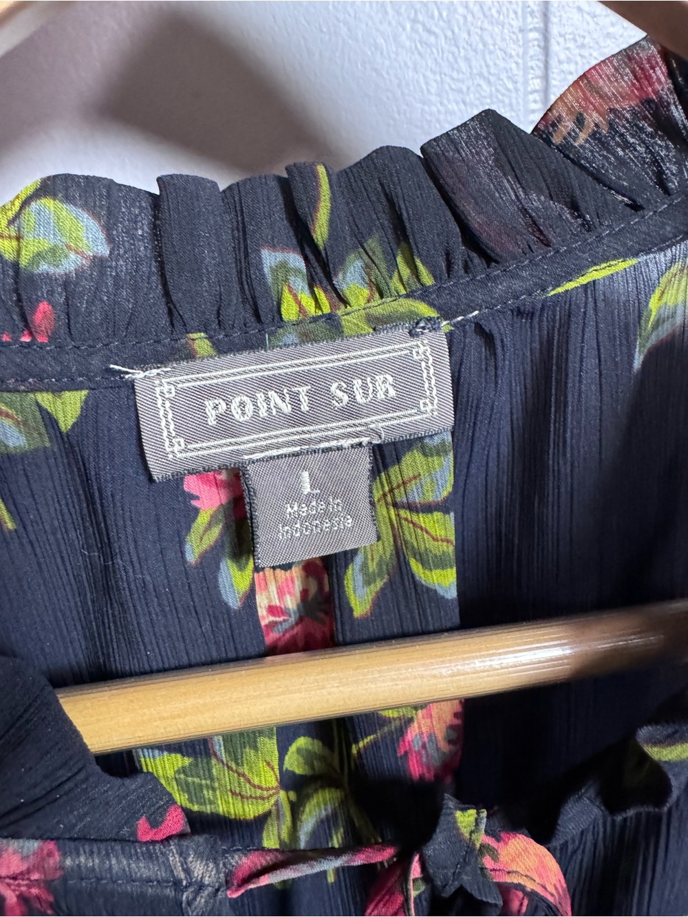 Point Sur Floral Black Off-Shoulder Blouse